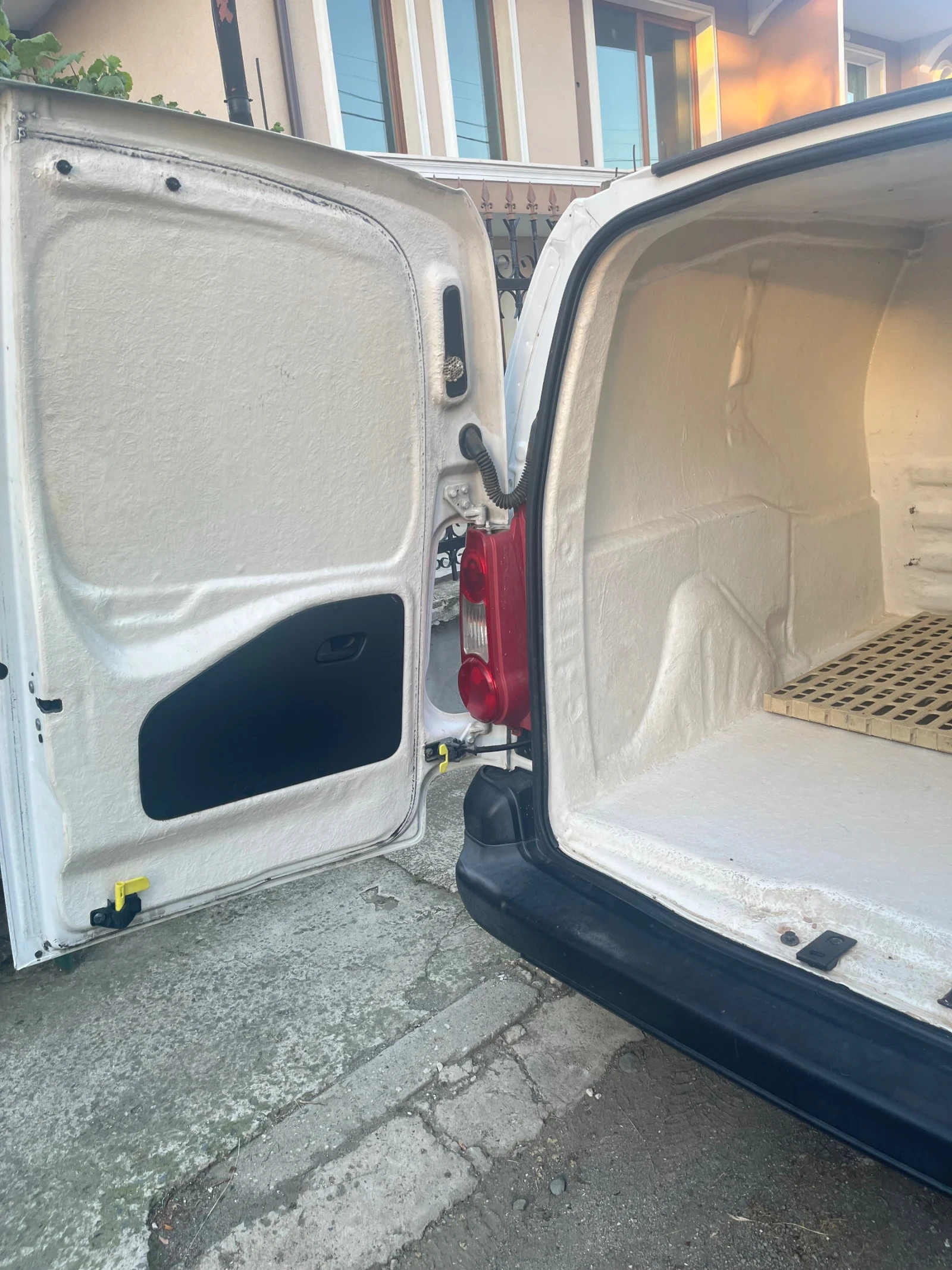 Citroen Berlingo 1.6 HDI, снимка 11 - Автомобили и джипове - 55963492