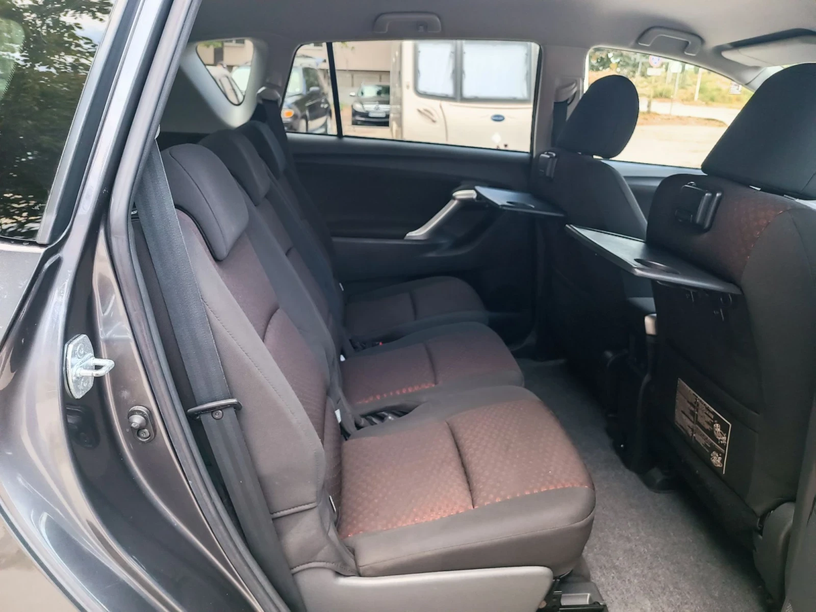 Toyota Verso 1.8i-147кс-ШВЕЙЦАРИЯ-РЪЧКА-6ск, снимка 10 - Автомобили и джипове - 56201417