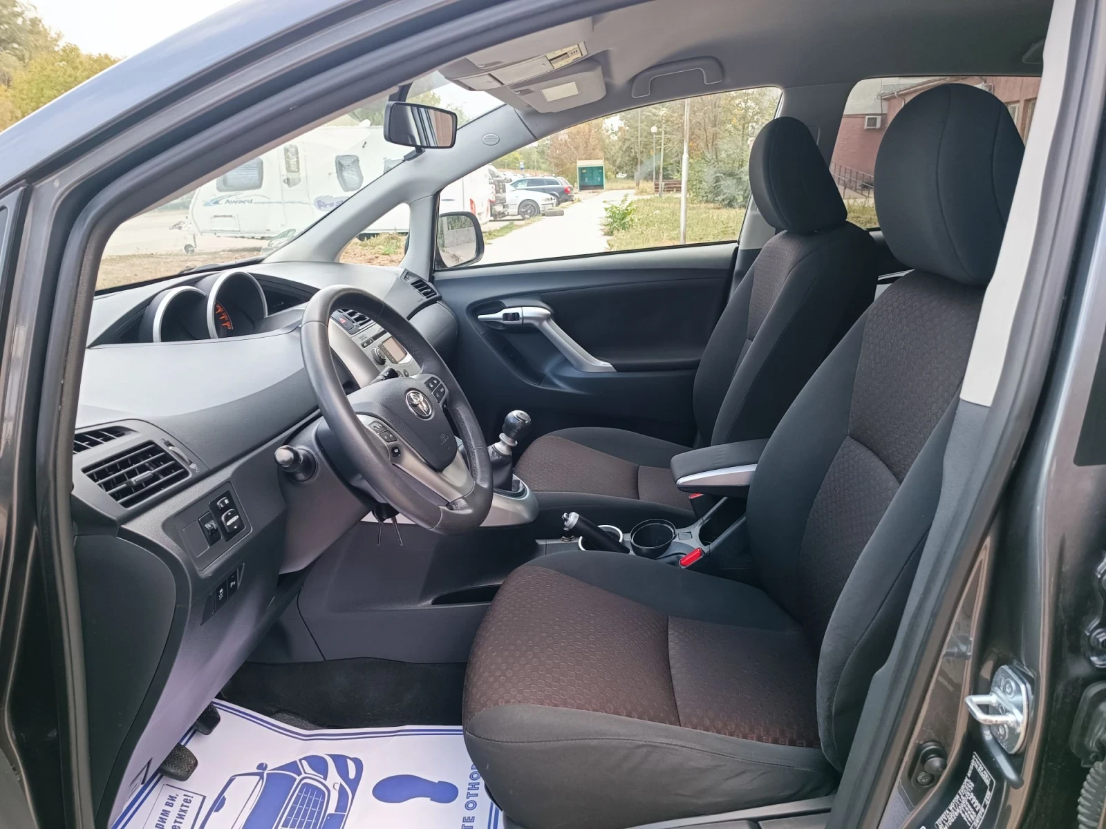 Toyota Verso 1.8i-147кс-ШВЕЙЦАРИЯ-РЪЧКА-6ск, снимка 8 - Автомобили и джипове - 56201417