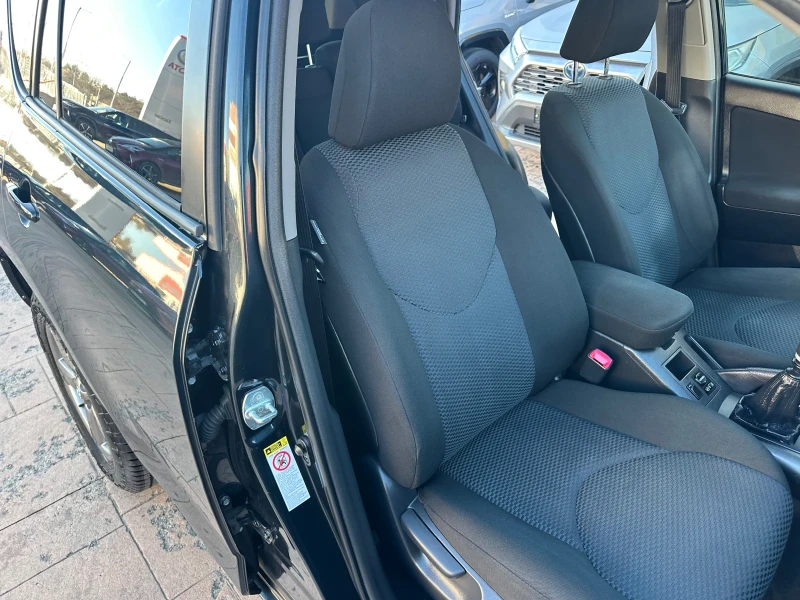 Toyota Rav4 2.0i - 4x4 , Keyless , снимка 9 - Автомобили и джипове - 48387531