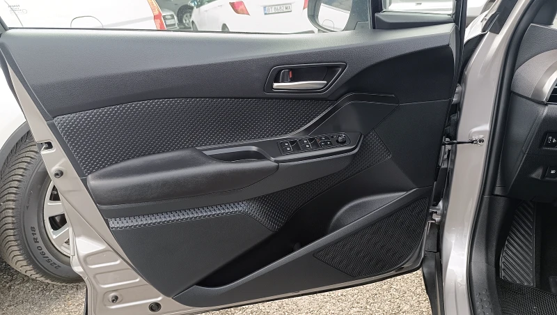 Toyota C-HR 1.8i Hybrid, снимка 15 - Автомобили и джипове - 50996384