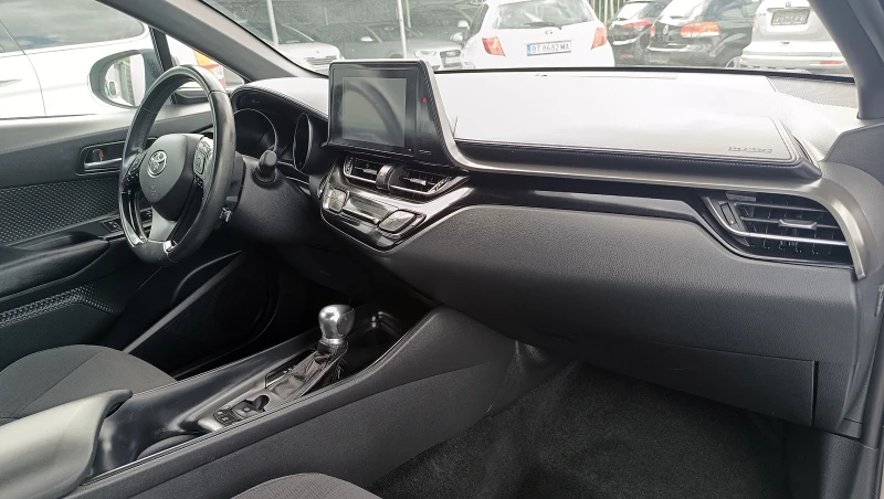 Toyota C-HR 1.8i Hybrid, снимка 10 - Автомобили и джипове - 50996384