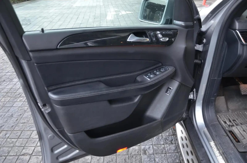 Mercedes-Benz GLE 350 AMG packet* H&K* Подгреви* 360* Пано, снимка 7 - Автомобили и джипове - 52752081