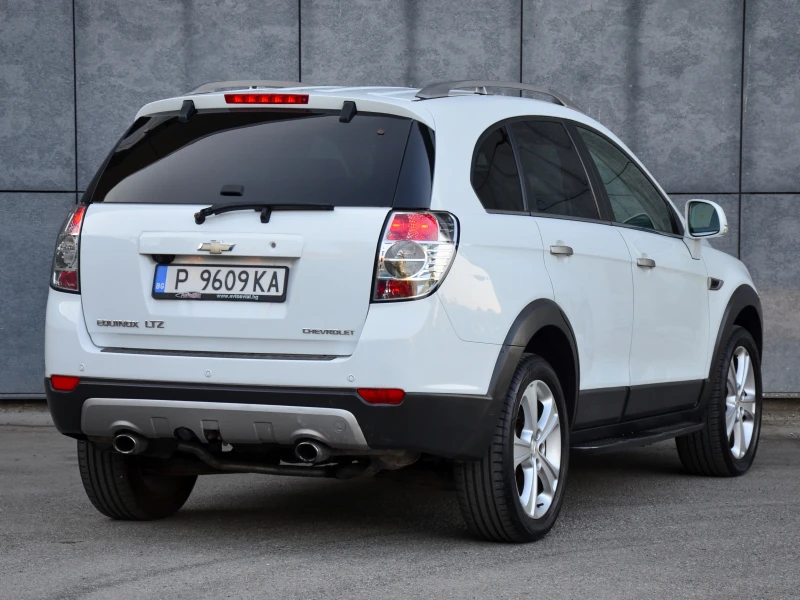 Chevrolet Captiva 2.2D* LTZ* NAVI* Камера* 7 места, снимка 4 - Автомобили и джипове - 53176621