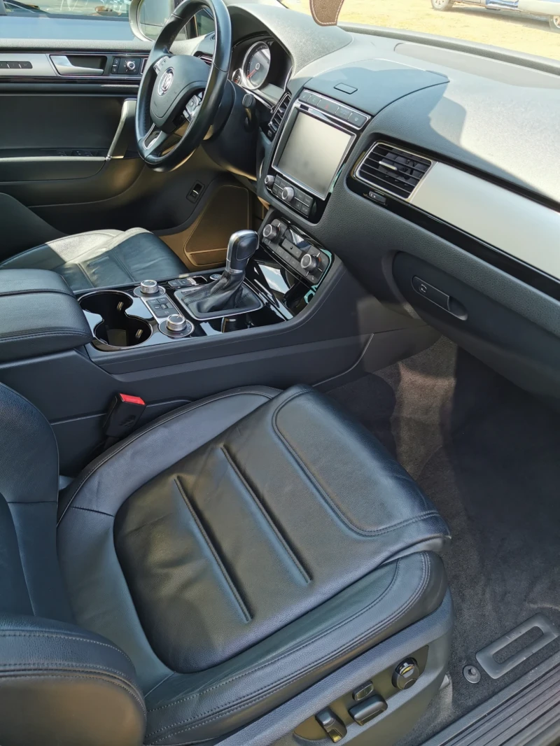VW Touareg ВИДЕО Запазена и поддържана 3.0 V6 - 32999 лв. - 27336867 | Car24.bg
