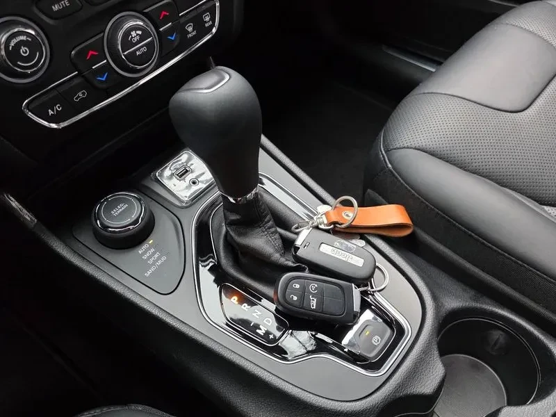 Jeep Cherokee (Kl) 2.4 Limited Awd, снимка 8 - Автомобили и джипове - 55190085