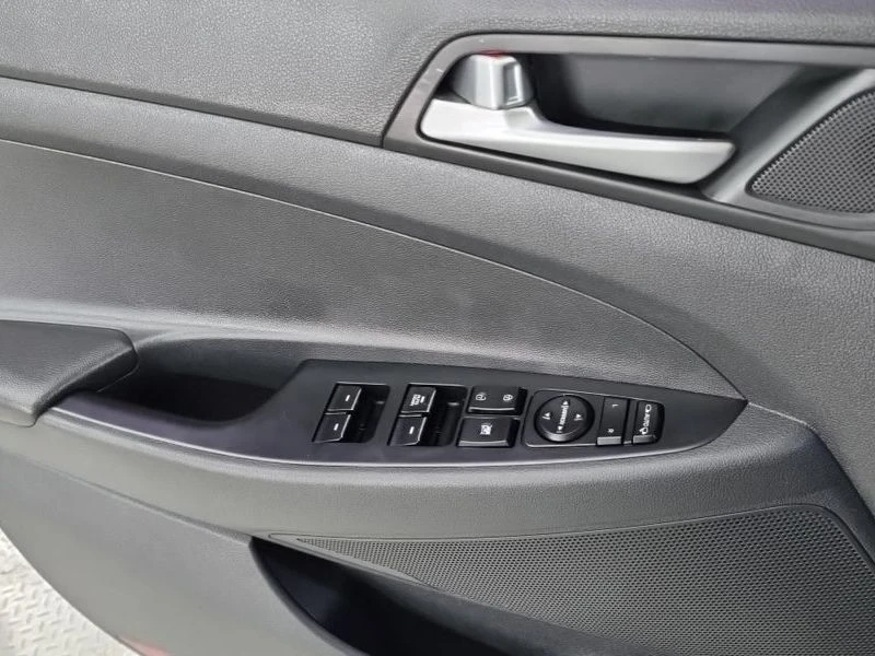 Hyundai Tucson Diesel 2.0 2WD| 134к.с., снимка 15 - Автомобили и джипове - 56125825