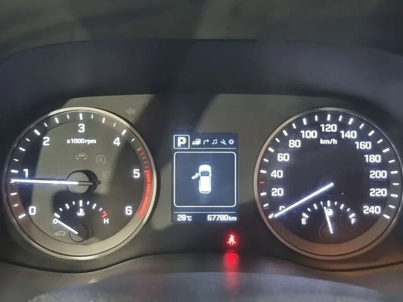 Hyundai Tucson Diesel 2.0 2WD| 134к.с., снимка 5 - Автомобили и джипове - 56125825