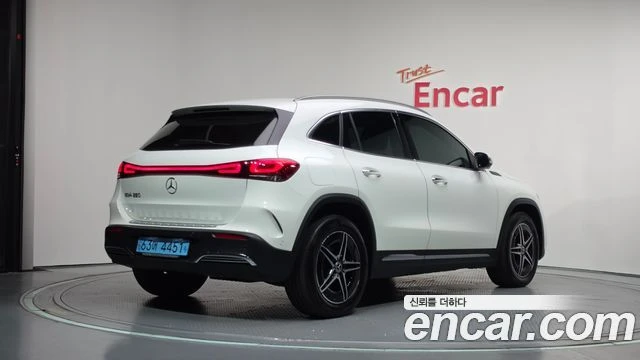Mercedes-Benz EQA, снимка 2 - Автомобили и джипове - 56281858