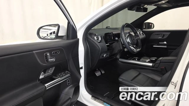 Mercedes-Benz EQA, снимка 10 - Автомобили и джипове - 56281858