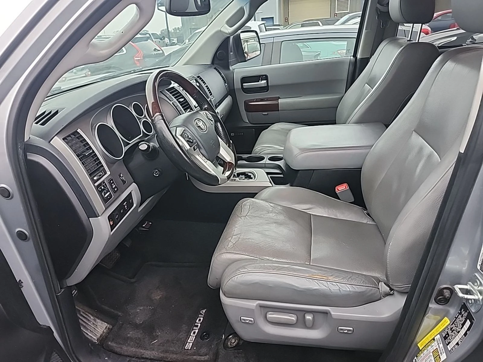 Toyota Sequoia 2014 PLATINUM* 5.7 V8* ОБДУХ* 7МЕСТА* ДИСТРОНИК* J - изображение 6