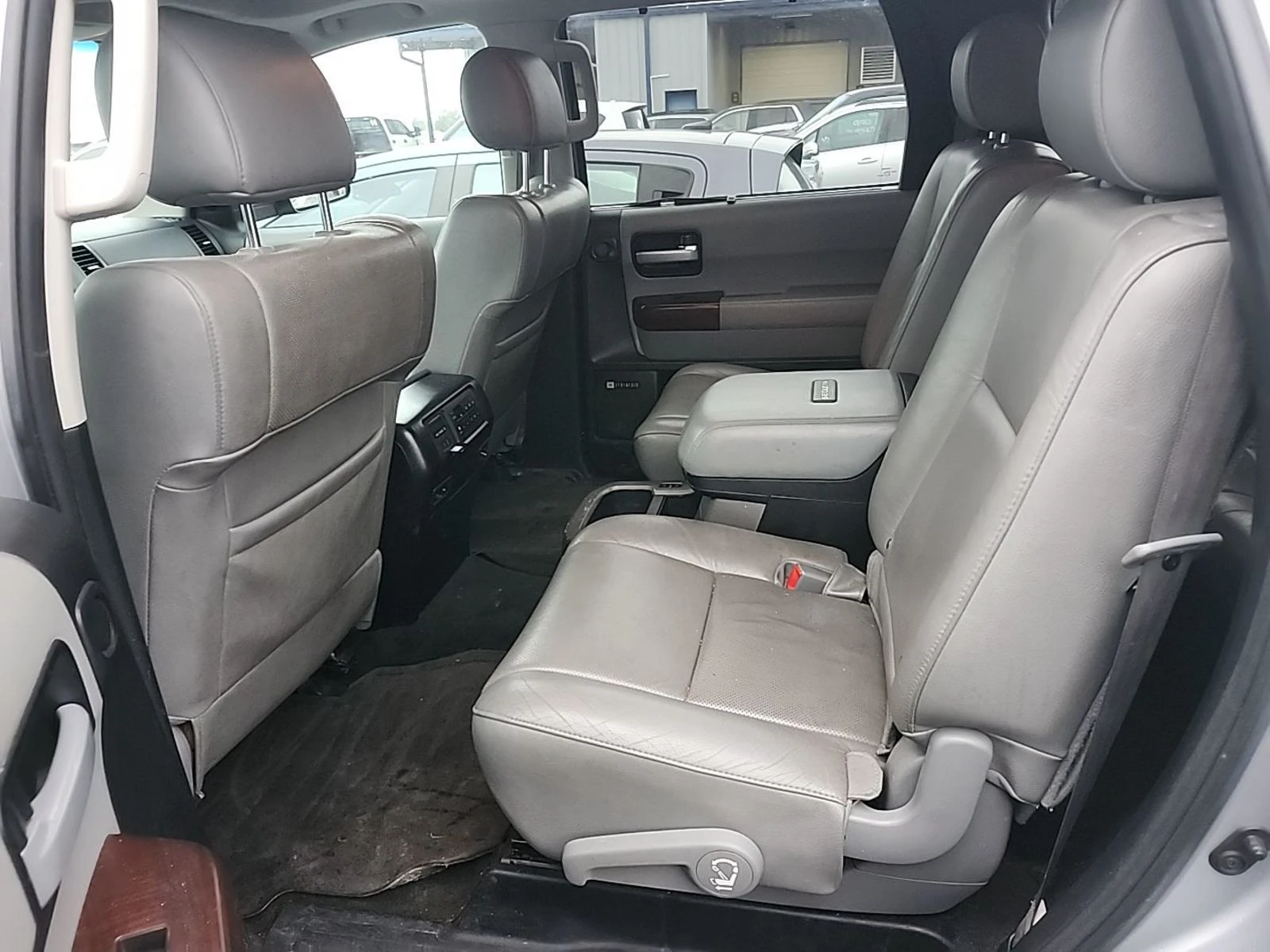 Toyota Sequoia 2014 PLATINUM* 5.7 V8* ОБДУХ* 7МЕСТА* ДИСТРОНИК* J - изображение 9