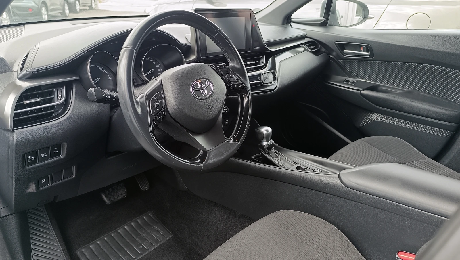 Toyota C-HR 1.8i Hybrid - изображение 9