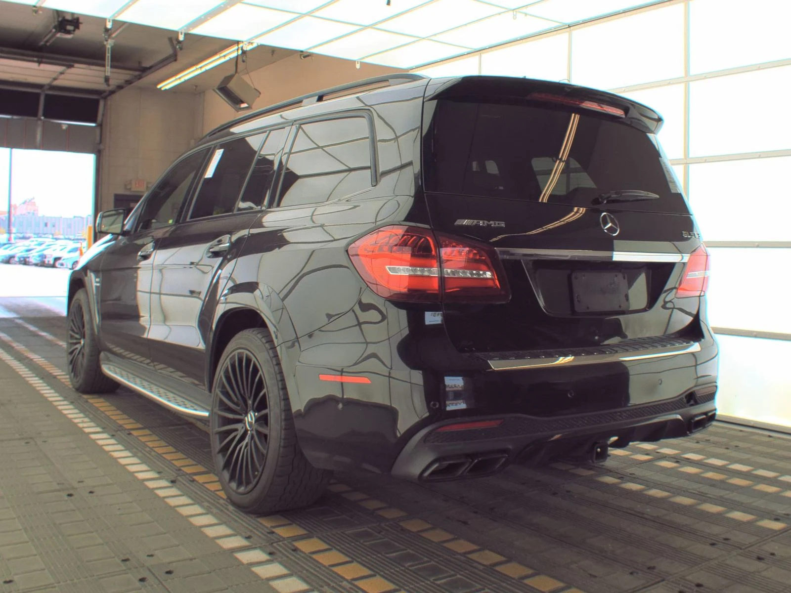Mercedes-Benz GLS 63 AMG ОБДУХВАНЕ* ДИСТРОНИК* МАСАЖ* 360КАМЕРА* КЕЙЛЕС*  - изображение 4