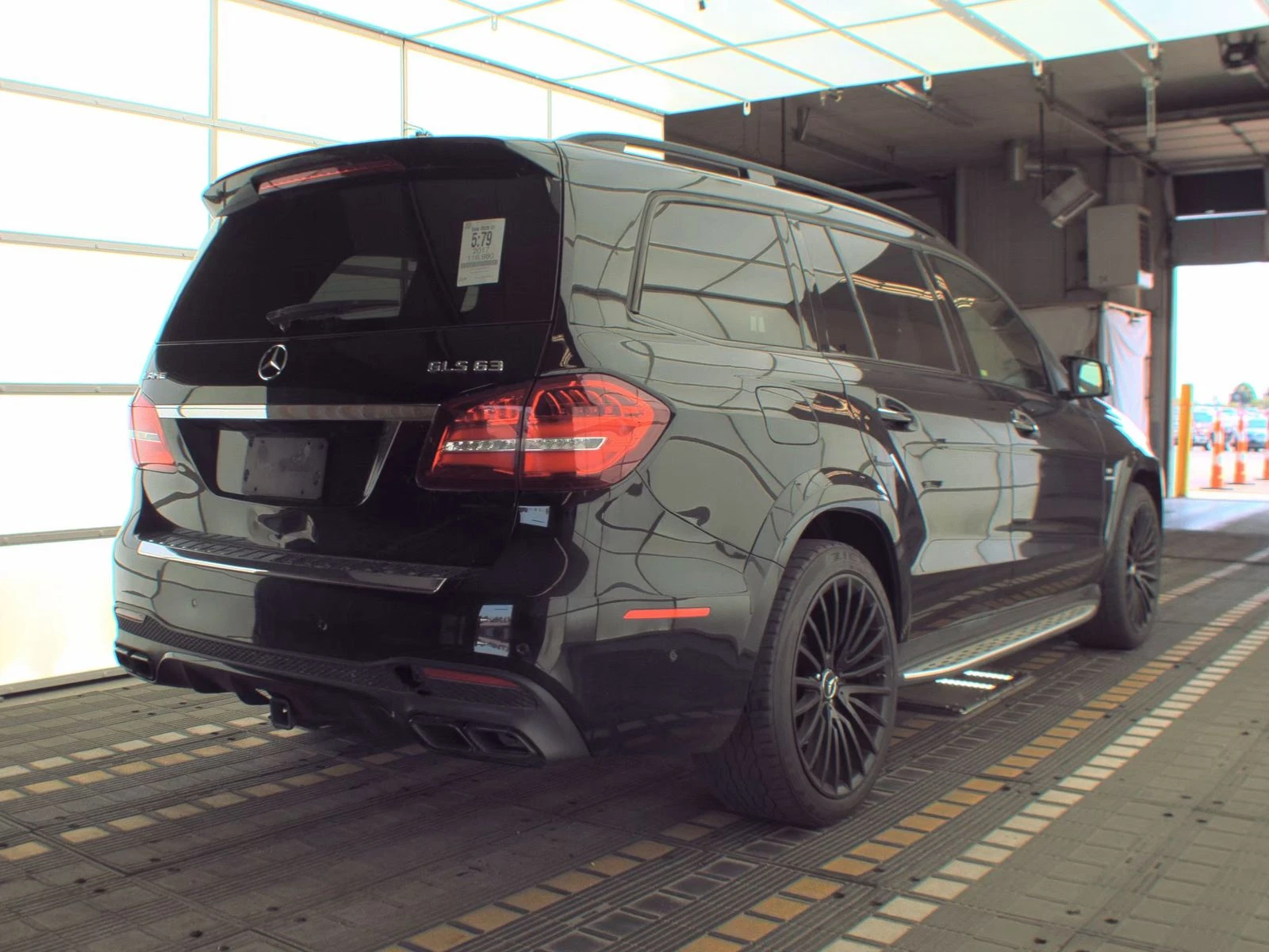 Mercedes-Benz GLS 63 AMG ОБДУХВАНЕ* ДИСТРОНИК* МАСАЖ* 360КАМЕРА* КЕЙЛЕС*  - изображение 2