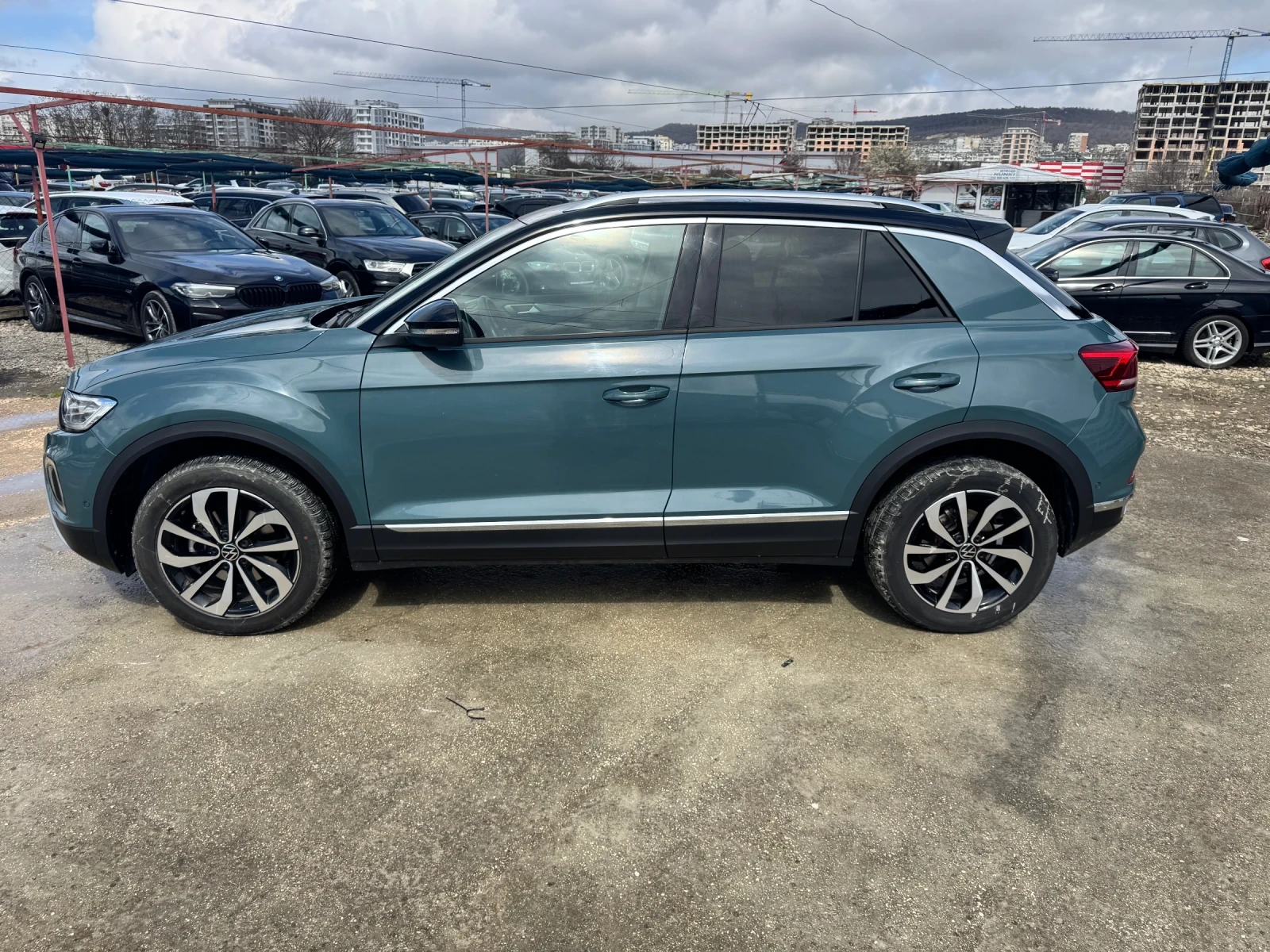 VW T-Roc Benzin гаранционен , снимка 4 - Автомобили и джипове - 54005342