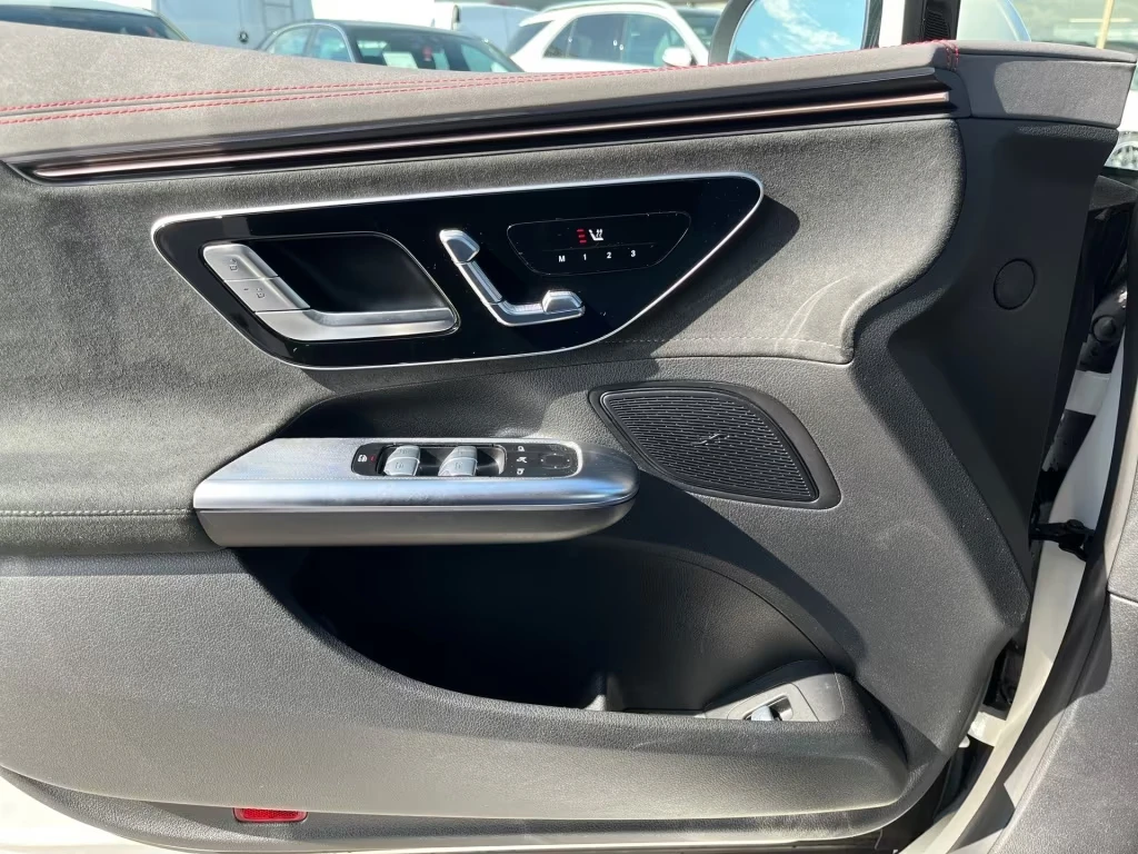 Mercedes-Benz EQE 350/292HP/4M/AMG/PANO/DISTR/СЕРТИФИКАТ/NAVI/182h, снимка 13 - Автомобили и джипове - 54114483