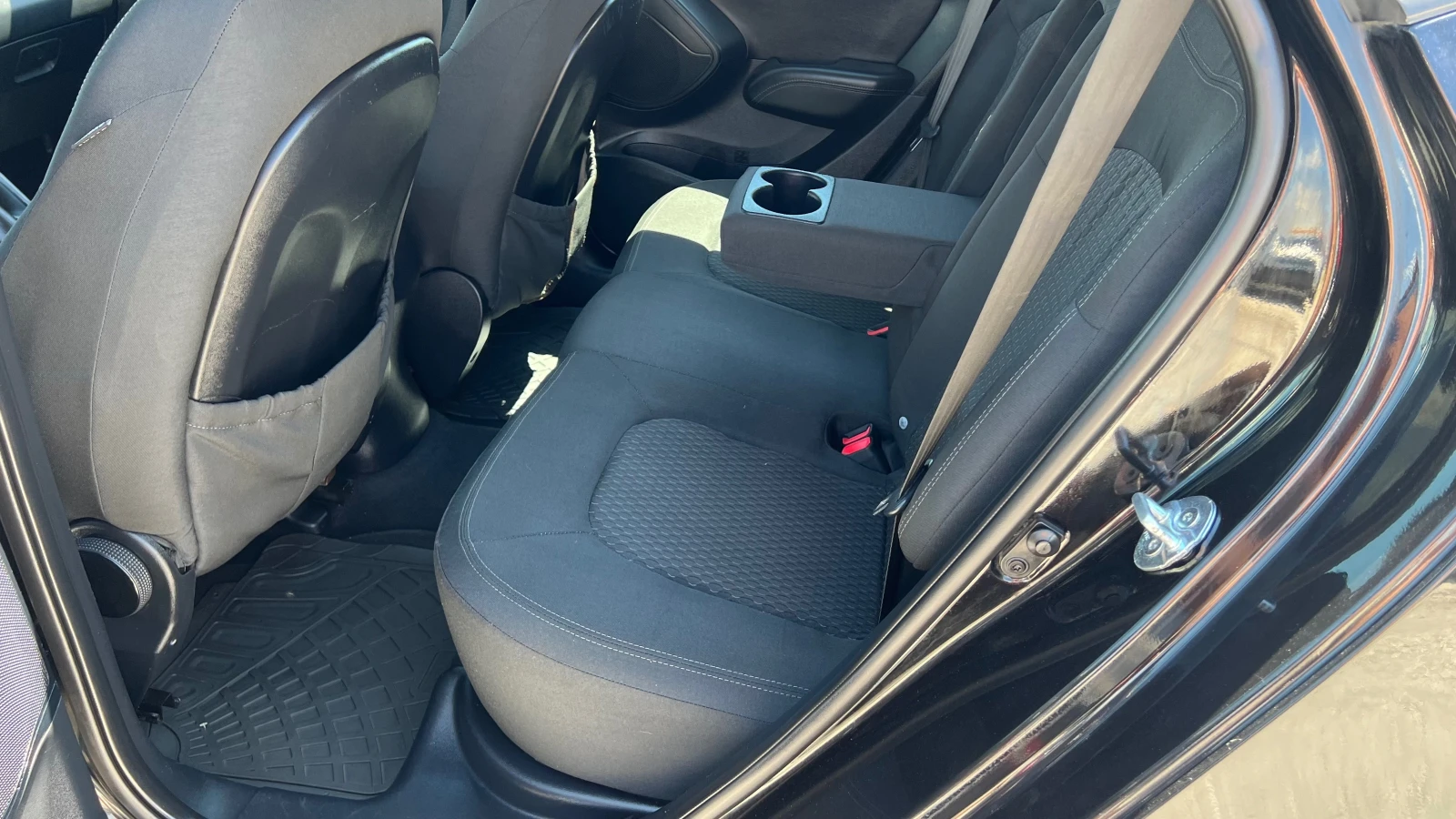 Hyundai IX35 1.6i бензин-газ, снимка 9 - Автомобили и джипове - 54917813