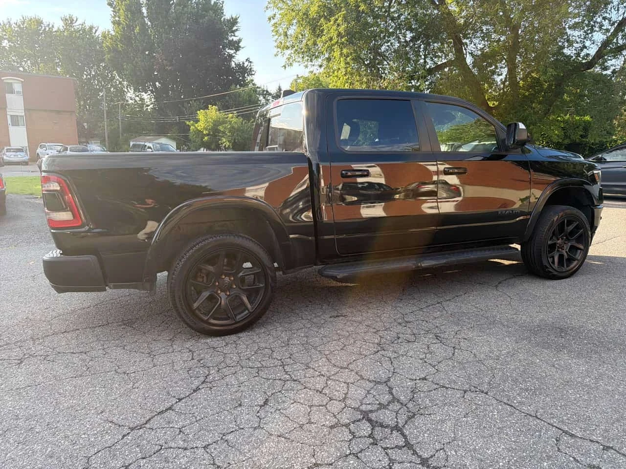 Dodge RAM 1500 * Laramie * CARFAX * ВЪЗДУХ , снимка 3 - Автомобили и джипове - 56329778