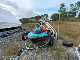 Джет Bombardier Sea Doo Spark Trixx 2 Up 2017, снимка 2