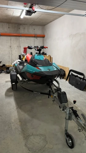Джет Bombardier Sea Doo Spark Trixx 3Up 2017, снимка 1