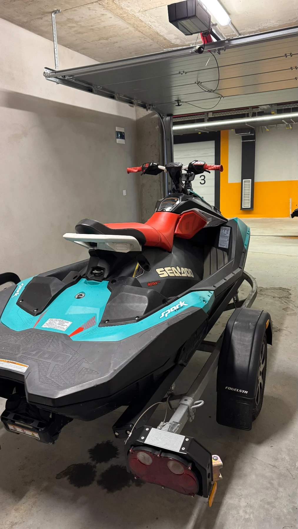 Джет Bombardier Sea Doo Spark Trixx 3Up 2017, снимка 2 - Воден транспорт - 55902205