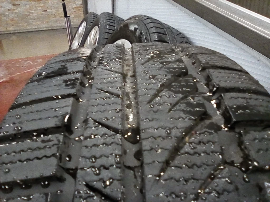 Гуми с джанти Infinity 195/65R15, снимка 4 - Гуми и джанти - 54306142