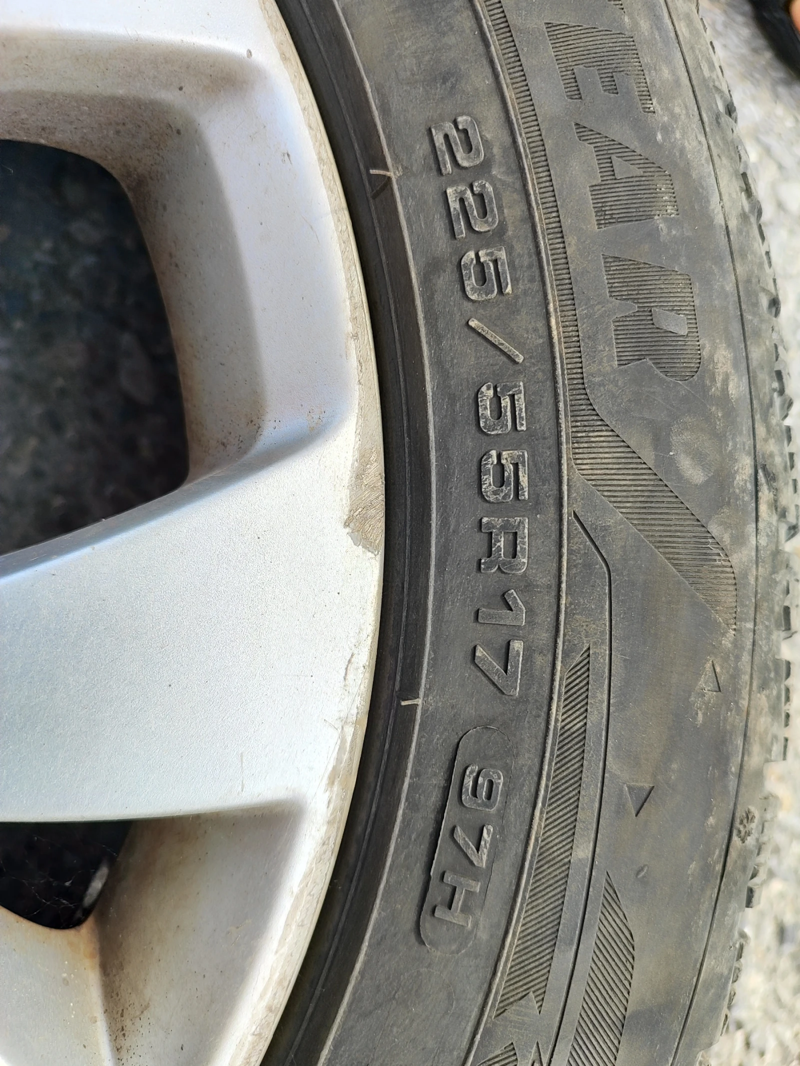 Гуми с джанти Goodyear 225/55R17, снимка 3 - Гуми и джанти - 56138874