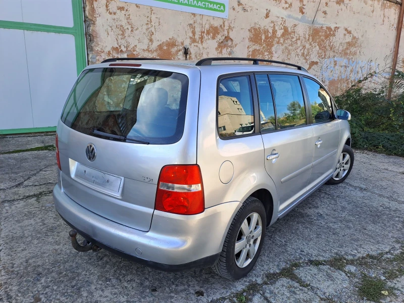 VW Touran, снимка 8 - Автомобили и джипове - 47719814