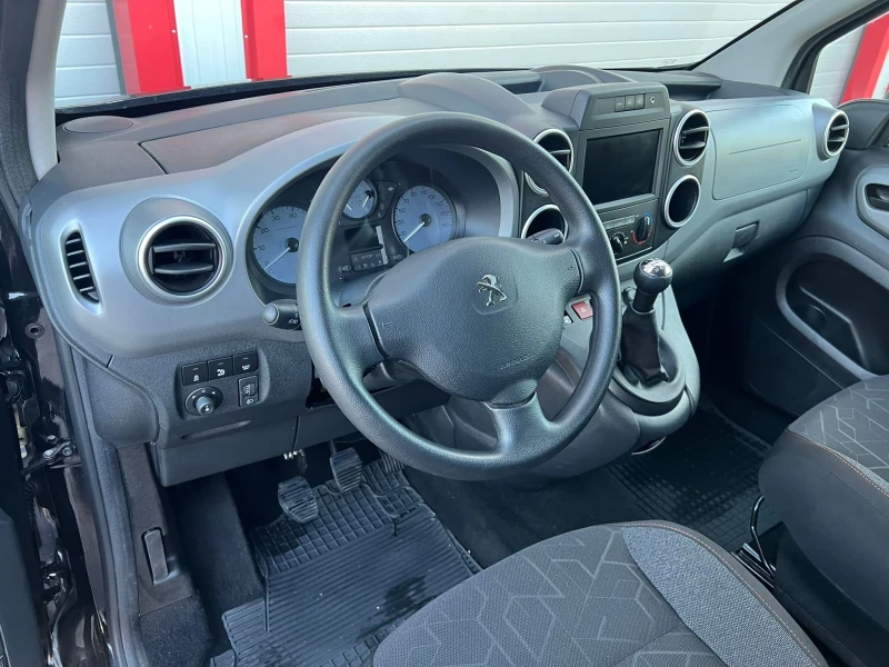 Peugeot Partner 1.2I TEPEE NAVI KLIMATIK EVRO 6B ЛИЗИНГ!!!, снимка 13 - Автомобили и джипове - 48558786