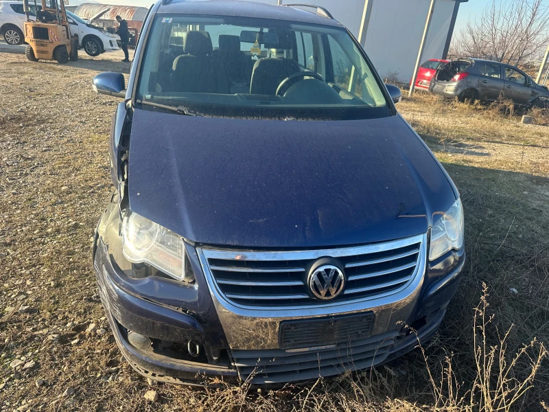 VW Touran 2.0 TDI, снимка 2 - Автомобили и джипове - 48613066