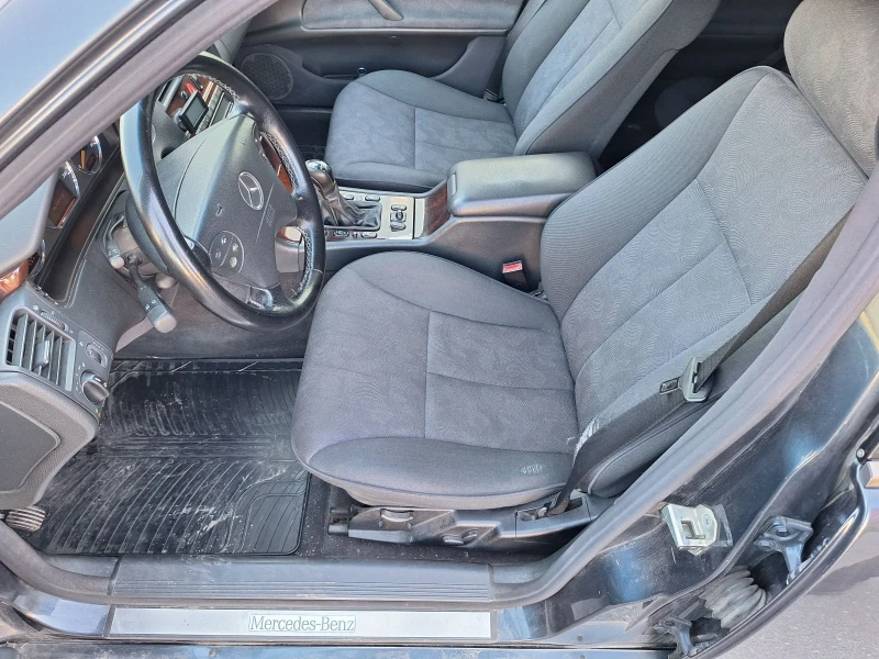 Mercedes-Benz E 220, снимка 8 - Автомобили и джипове - 52476823