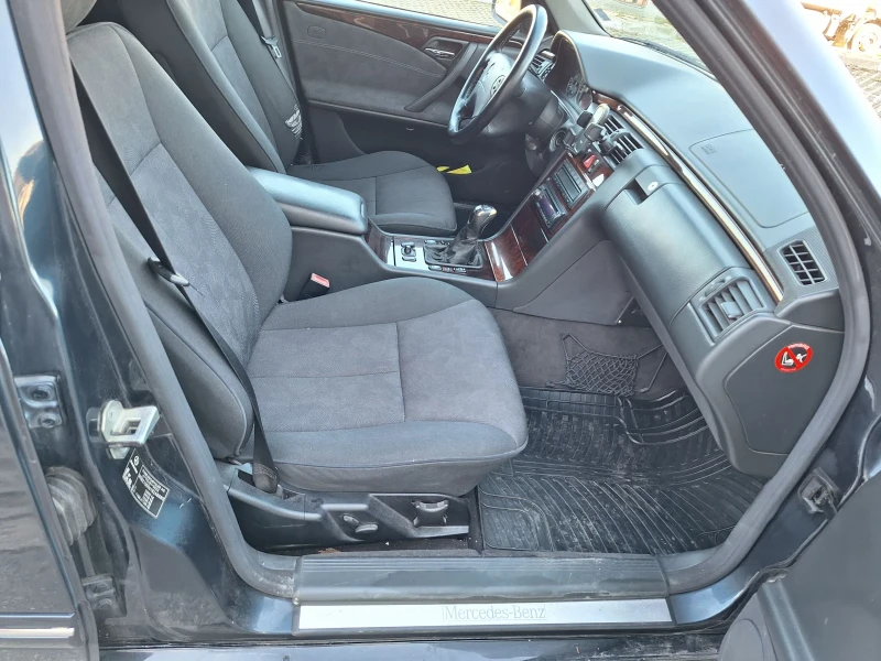 Mercedes-Benz E 220, снимка 7 - Автомобили и джипове - 52476823
