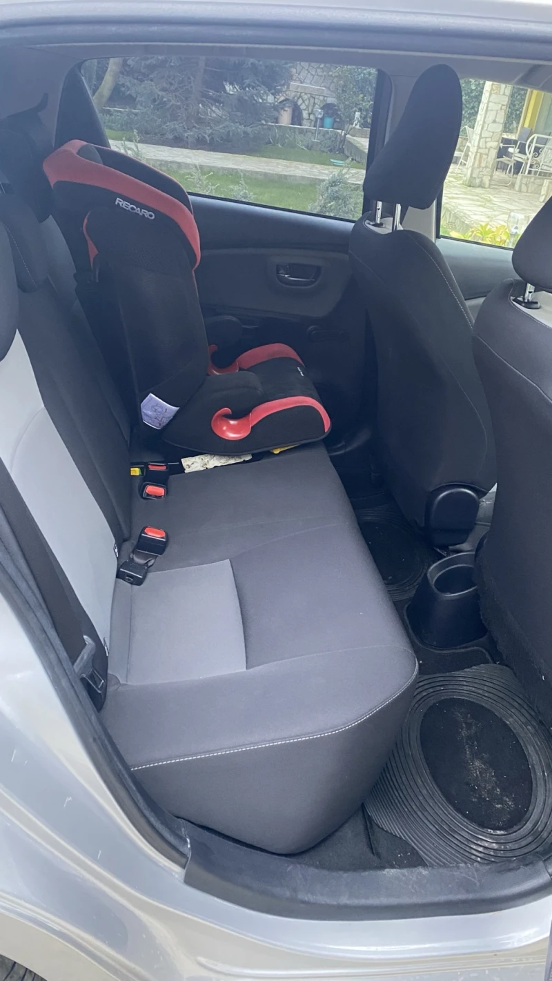 Toyota Yaris 1.5, снимка 6 - Автомобили и джипове - 52711531