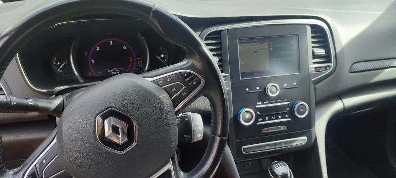 Renault Megane 1.5DCI , снимка 4 - Автомобили и джипове - 53050518