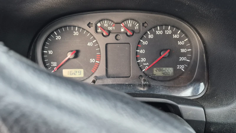 VW Golf, снимка 8 - Автомобили и джипове - 53126166