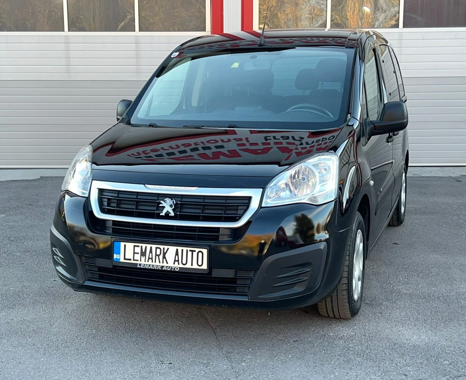 Peugeot Partner 1.2I TEPEE NAVI KLIMATIK EVRO 6B ЛИЗИНГ!!! - изображение 4