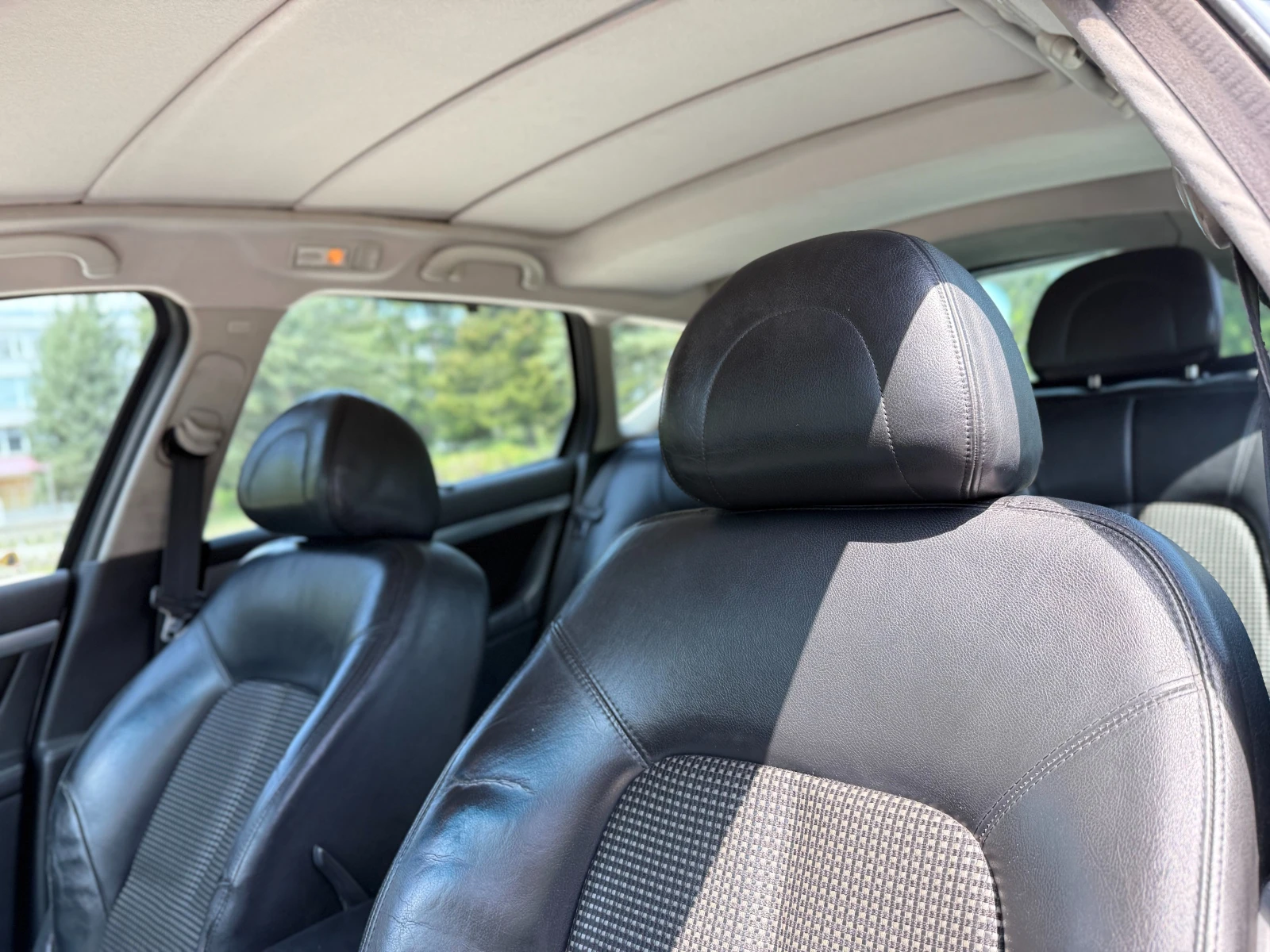 Peugeot 407 2.0HDI/136к.с./JBL/LED/PANO/ПОЛУ-КОЖА - изображение 9
