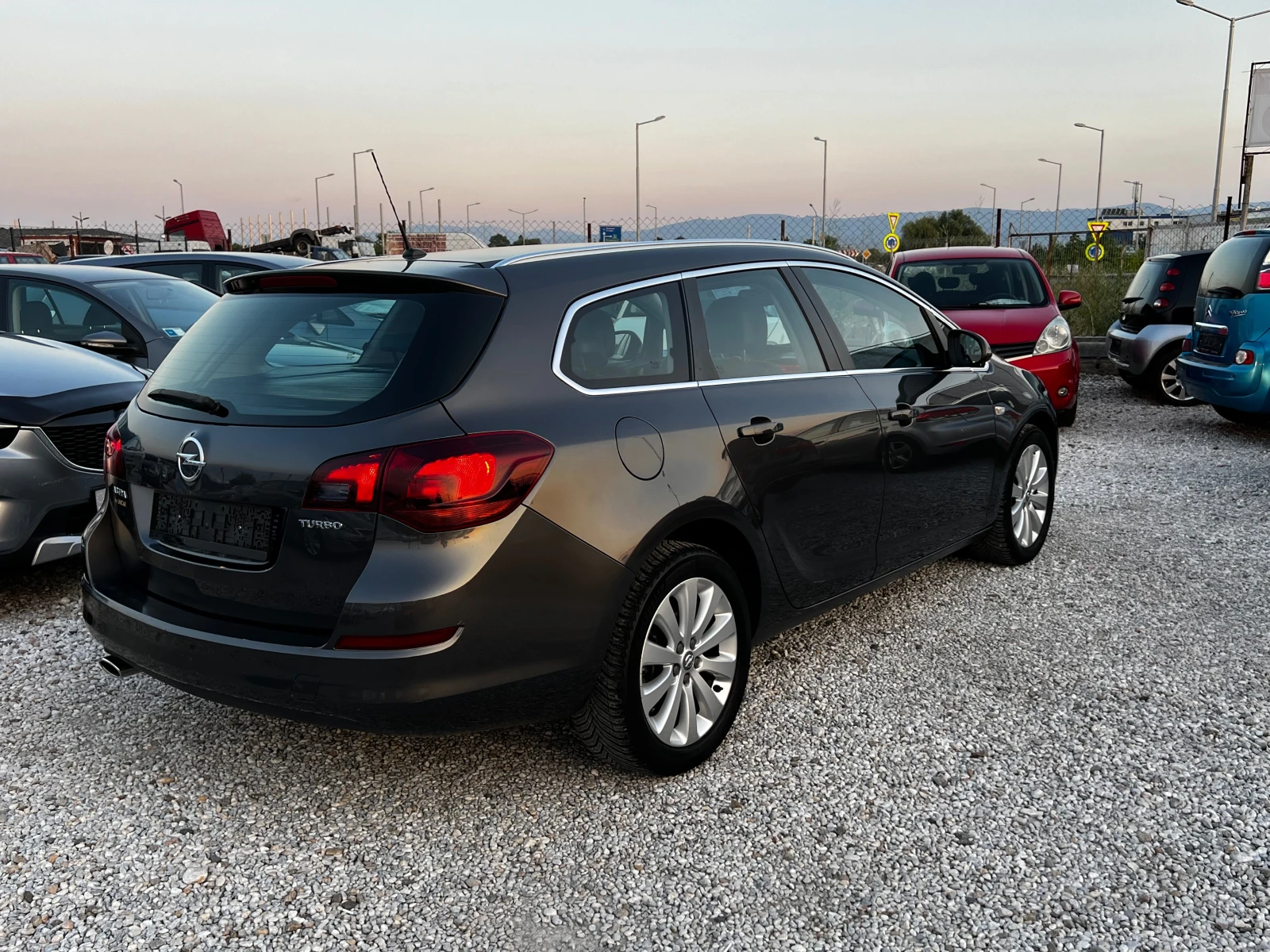 Opel Astra ЛИЗИНГ-КОЖА -КЛИМАТРОНИК-ТОП - изображение 4