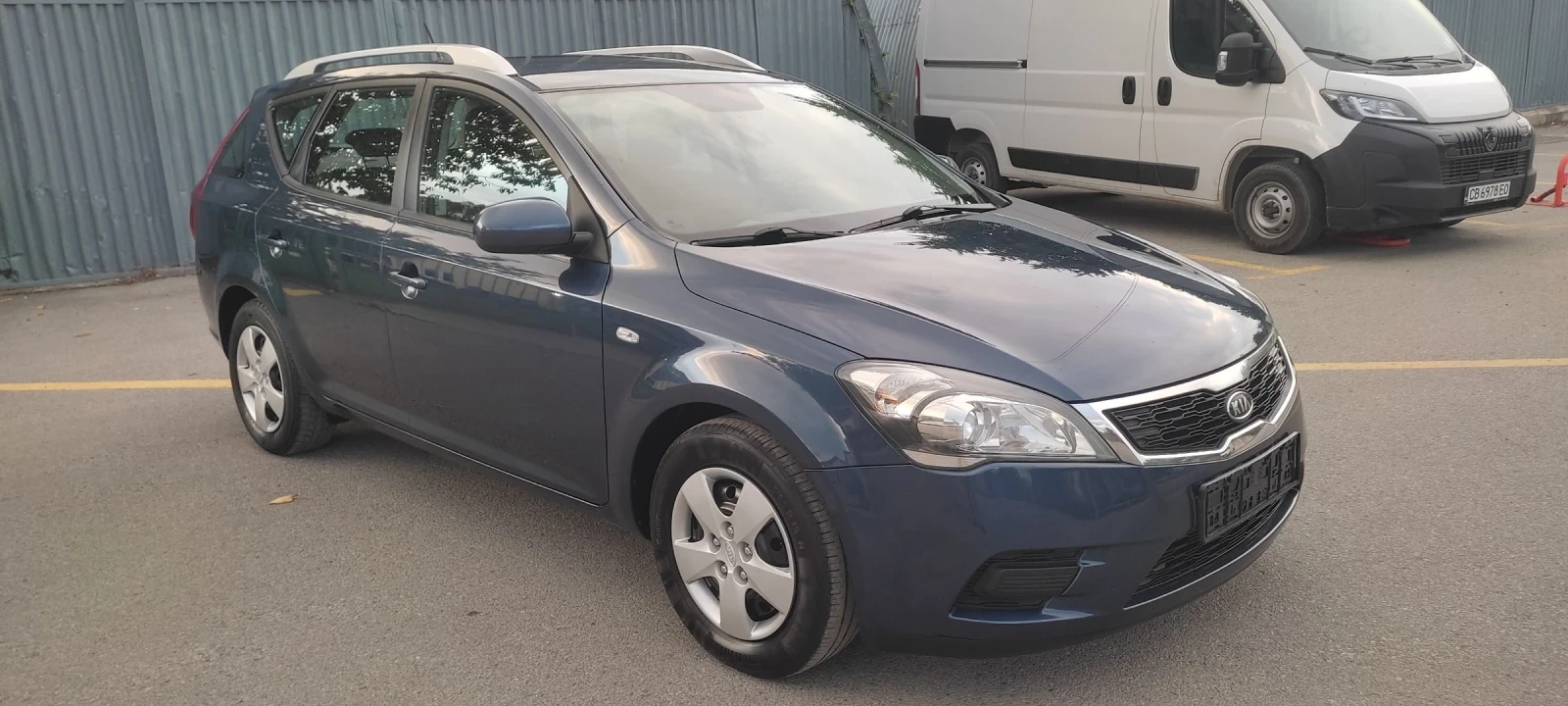 Kia Ceed 1.4i БЕНЗИН, снимка 3 - Автомобили и джипове - 51525394