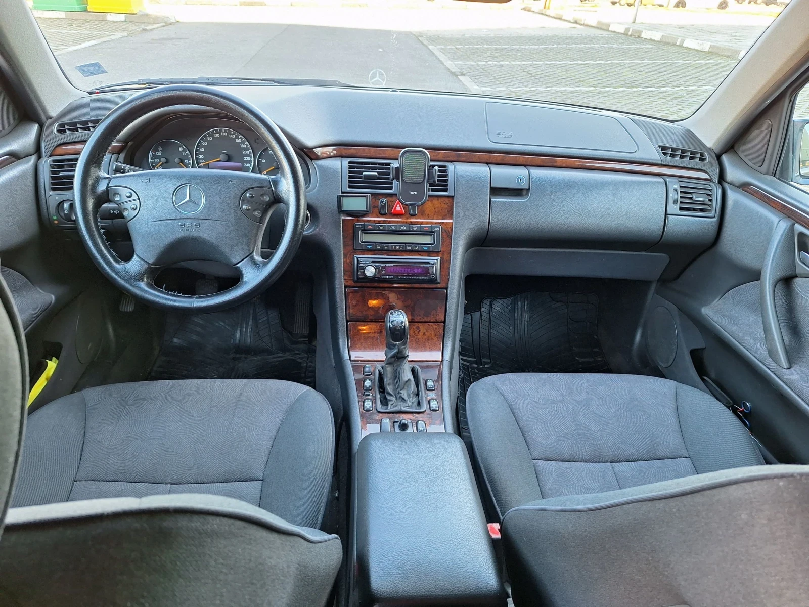 Mercedes-Benz E 220  - изображение 5