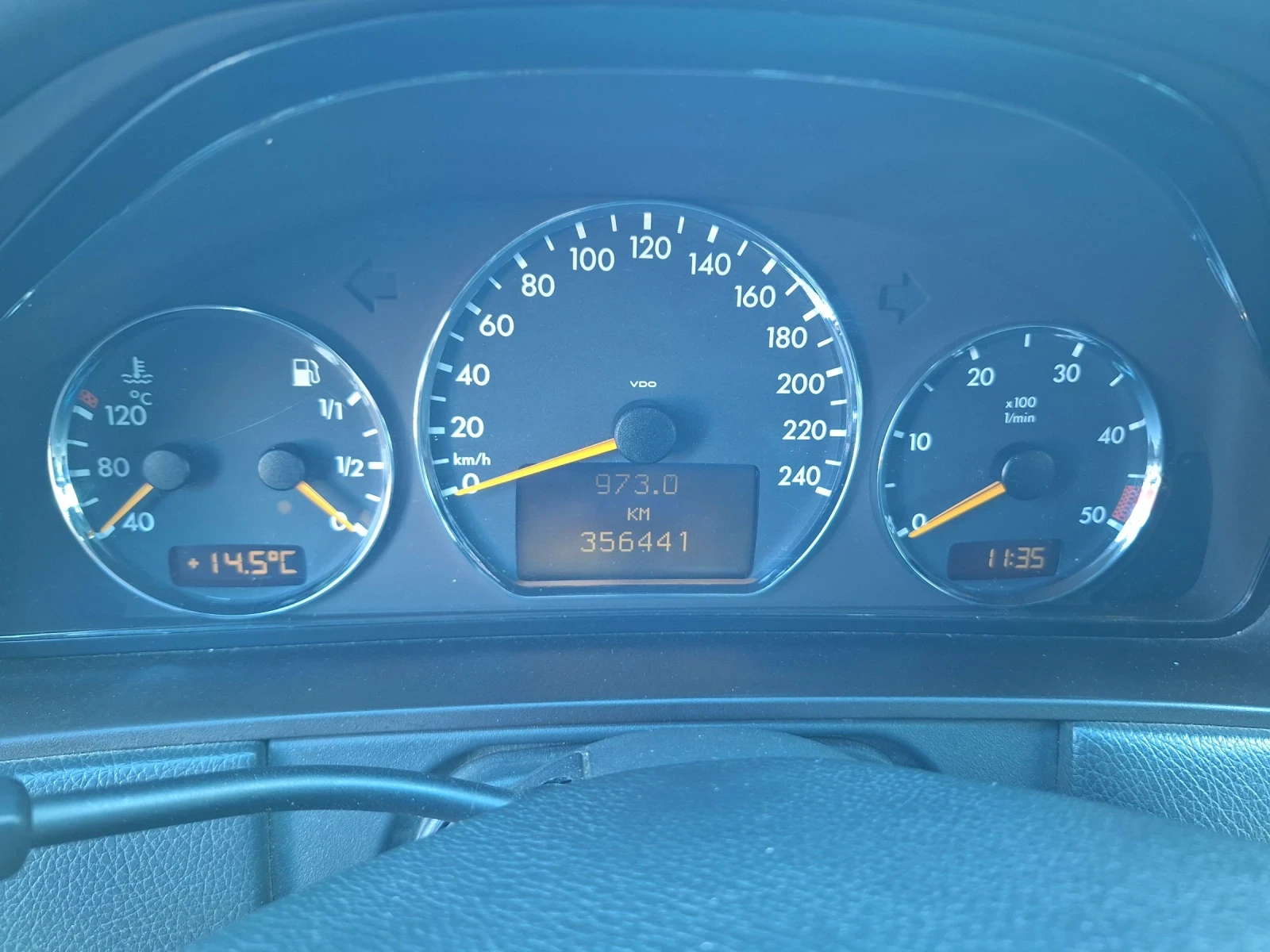 Mercedes-Benz E 220  - изображение 9