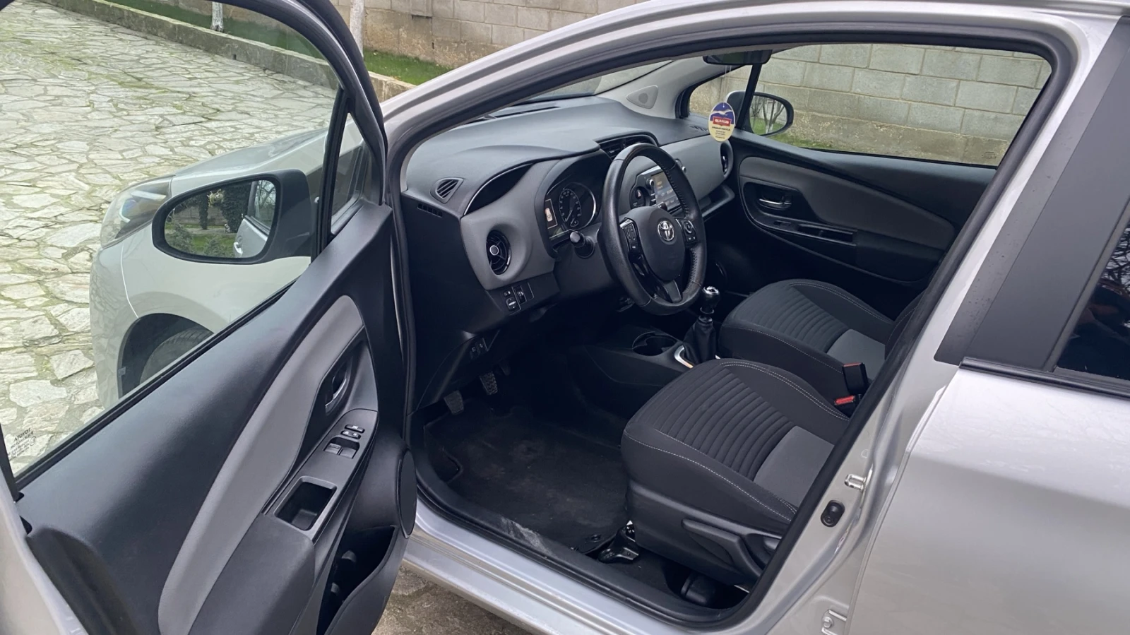 Toyota Yaris 1.5 - изображение 3