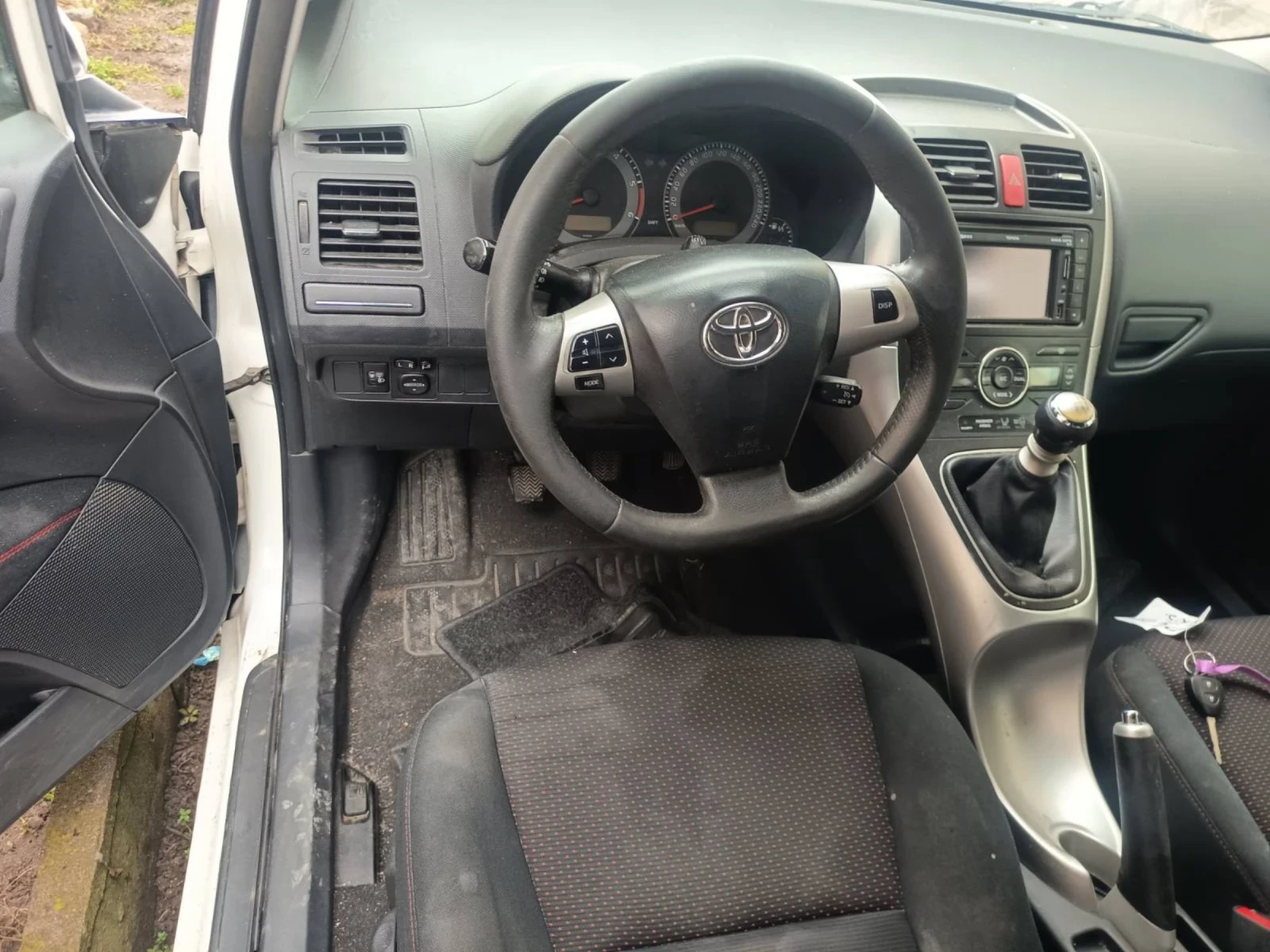 Toyota Auris 2.0 D4D ШЕСТ СКОРОСТИ - изображение 6