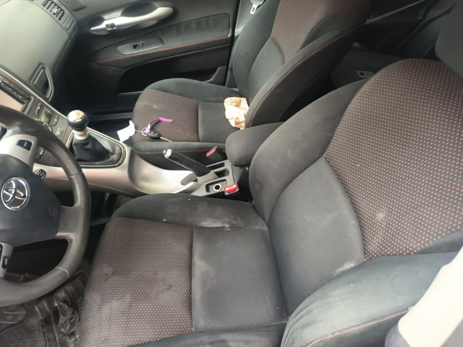 Toyota Auris 2.0 D4D ШЕСТ СКОРОСТИ - изображение 8