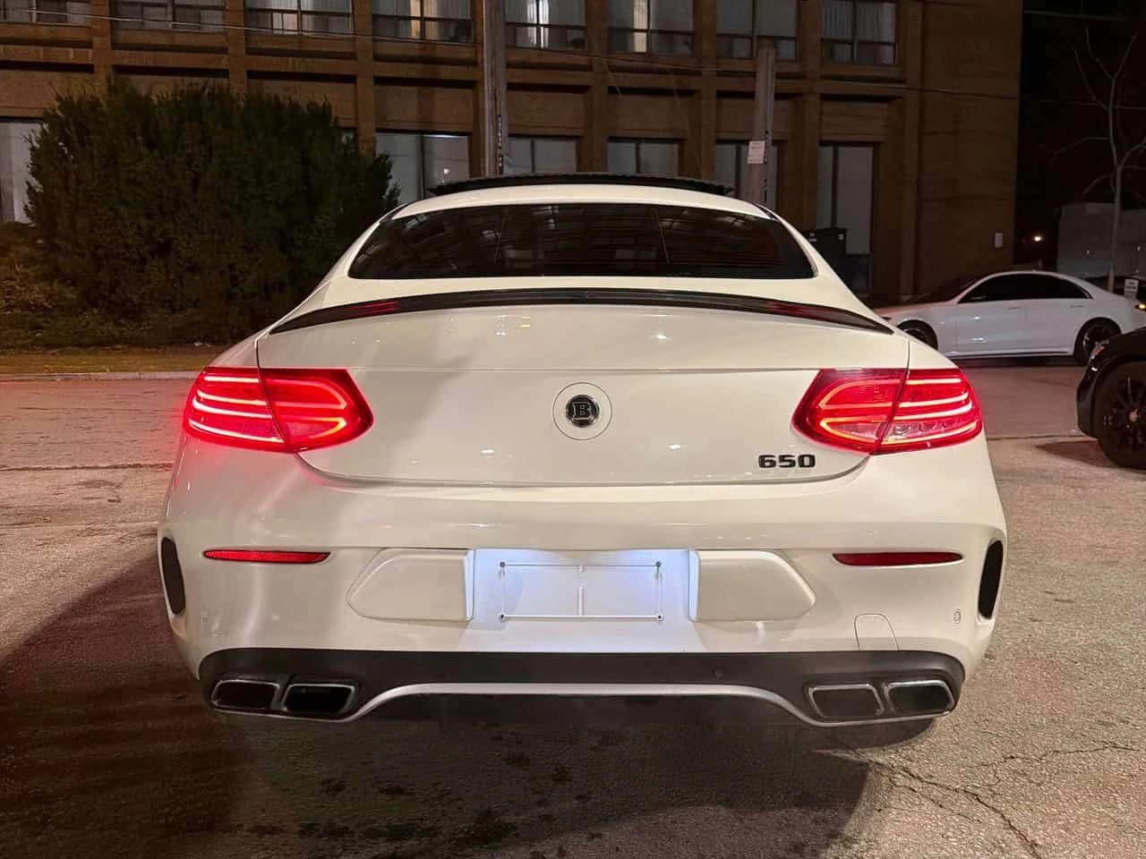 Mercedes-Benz C 63 AMG * S * ДИСТРОНИК * 360* BURMESTER * ПОДГРЕВИ - изображение 4