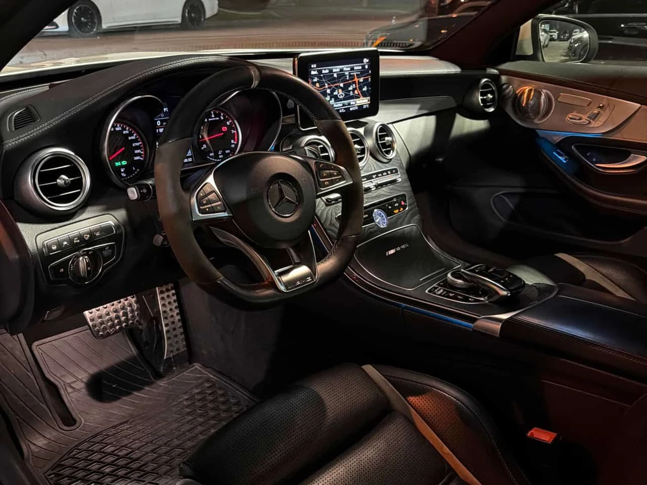 Mercedes-Benz C 63 AMG * S * ДИСТРОНИК * 360* BURMESTER * ПОДГРЕВИ - изображение 5