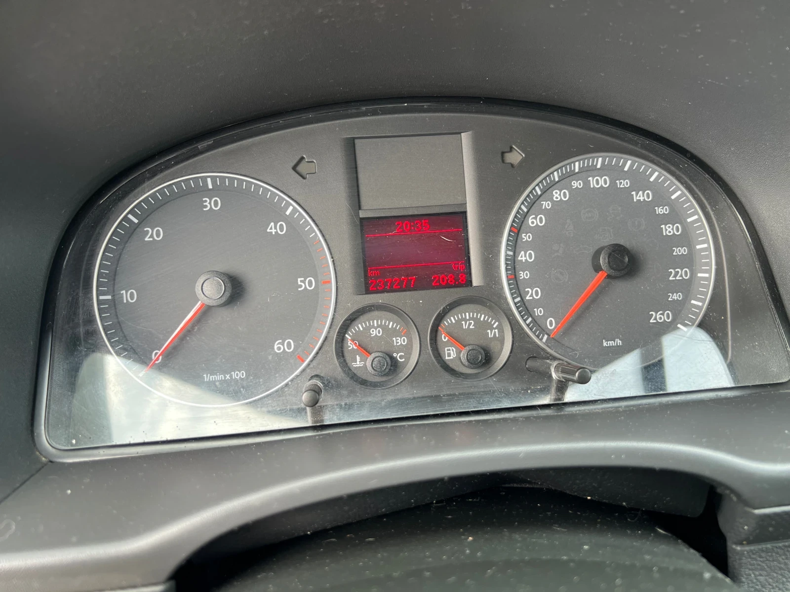 VW Caddy, снимка 10 - Автомобили и джипове - 54031145