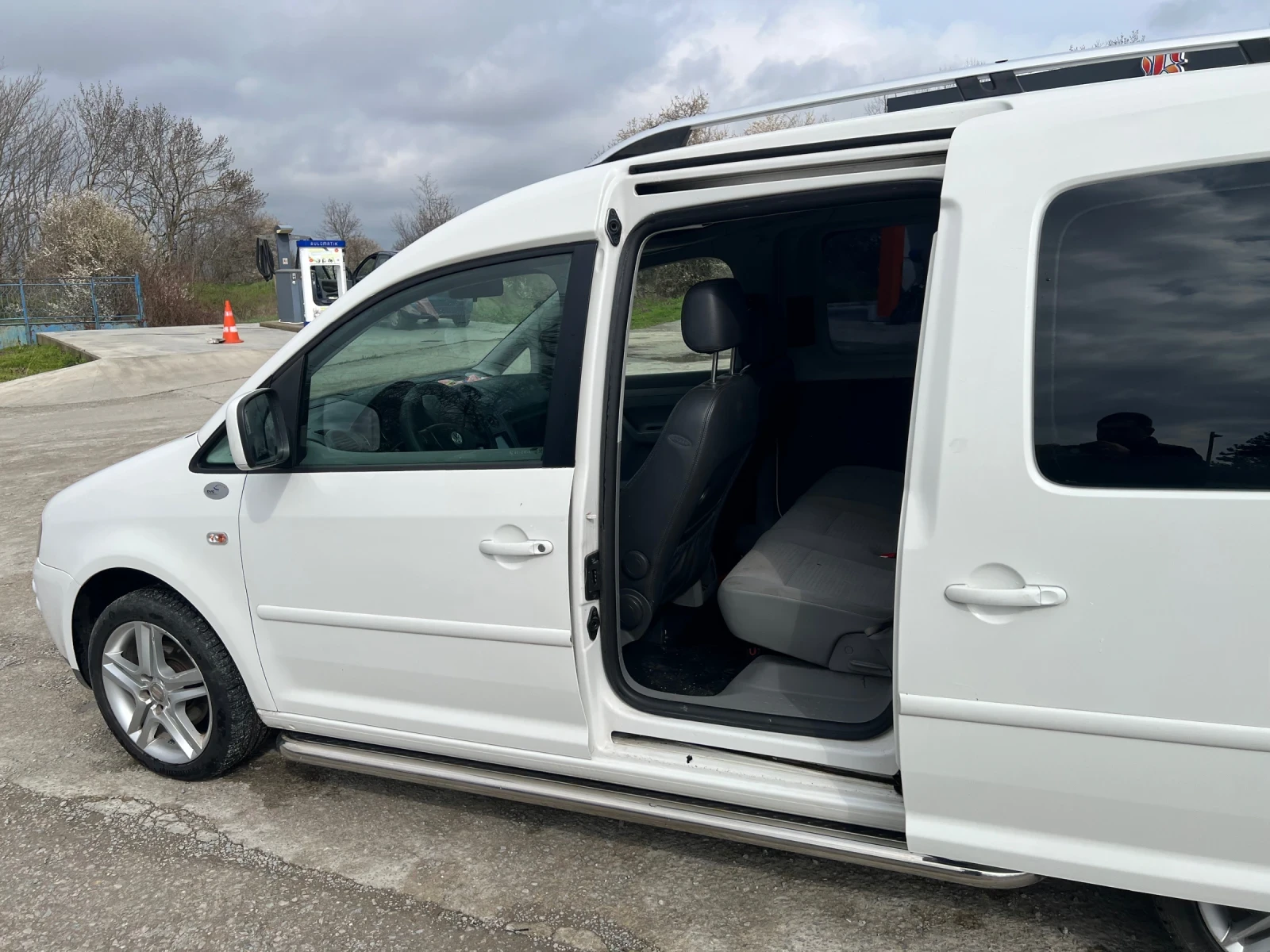 VW Caddy, снимка 6 - Автомобили и джипове - 54031145