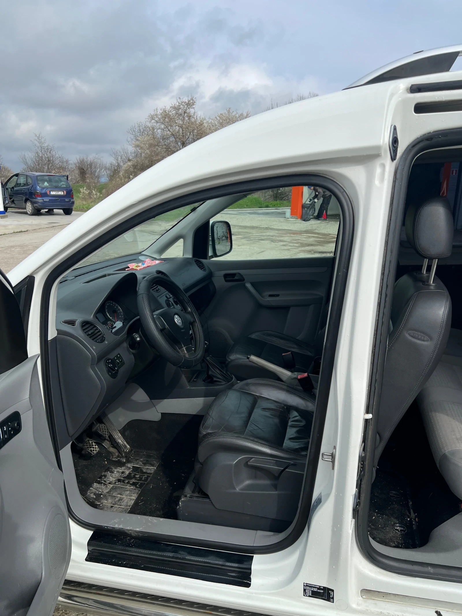 VW Caddy, снимка 7 - Автомобили и джипове - 54031145